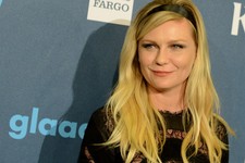  - 
              Kirsten Dunst arrives at the 24th Annual GLAAD Media Awards at the JW Marriott on Saturday, April 20, 2013 in Los Angeles. (Photo by Jordan Strauss/Invision/AP)
            