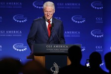 Top Dems Want to See Clintons 'Sever Ties' from Their Foundation 