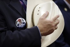 Passengers Cheer as Police Toss Anti-Trump Bully from Plane