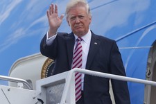 Trump to Temporarily Halt Visas From Terror Hot Spots Via Executive Order