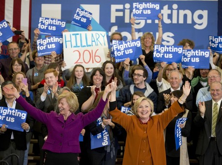 Clinton Stresses Democratic Credentials in Wisconsin
