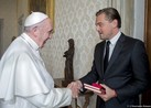 DiCaprio Speaks Italian in Meet With Pope Francis