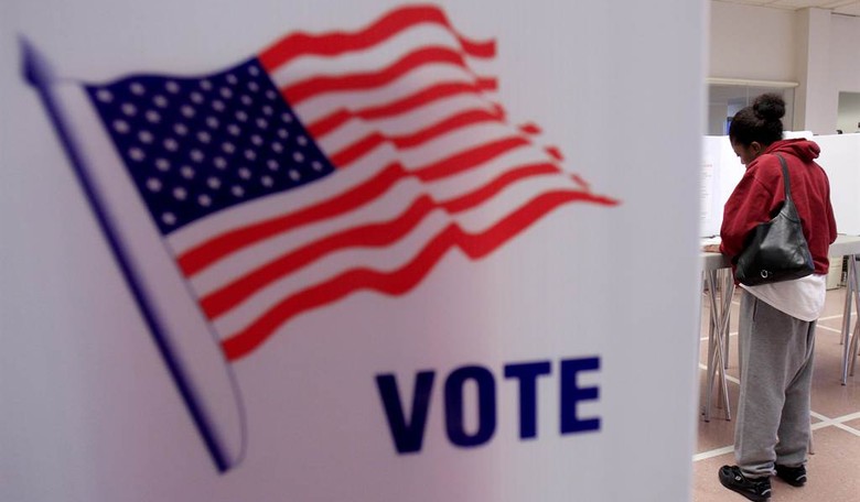 Poll: Millennials Leaving Democratic Party, Less Likely to Vote in Midterms 