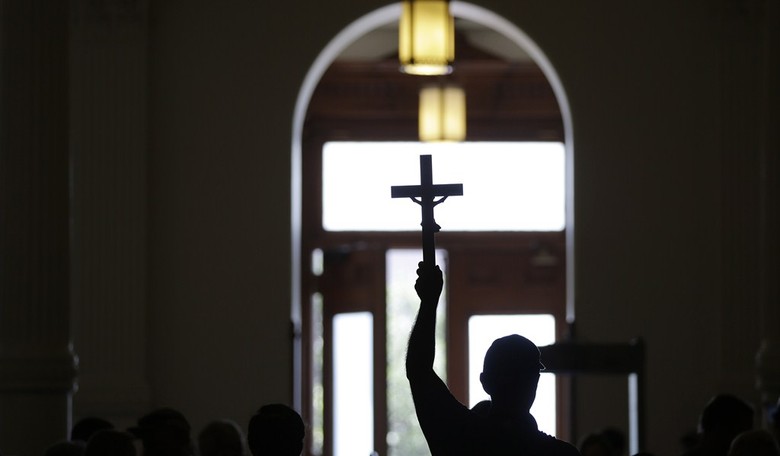 University Tells Student to Remove Cross Necklace