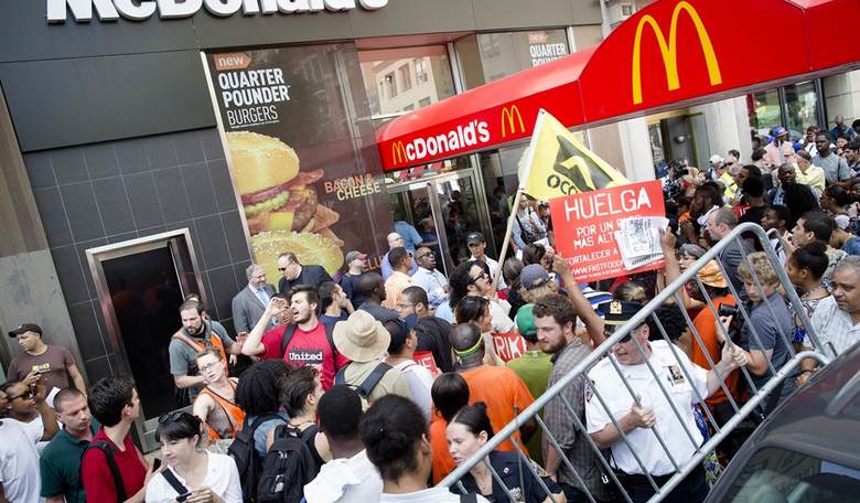 Who Works at the Minimum Wage?