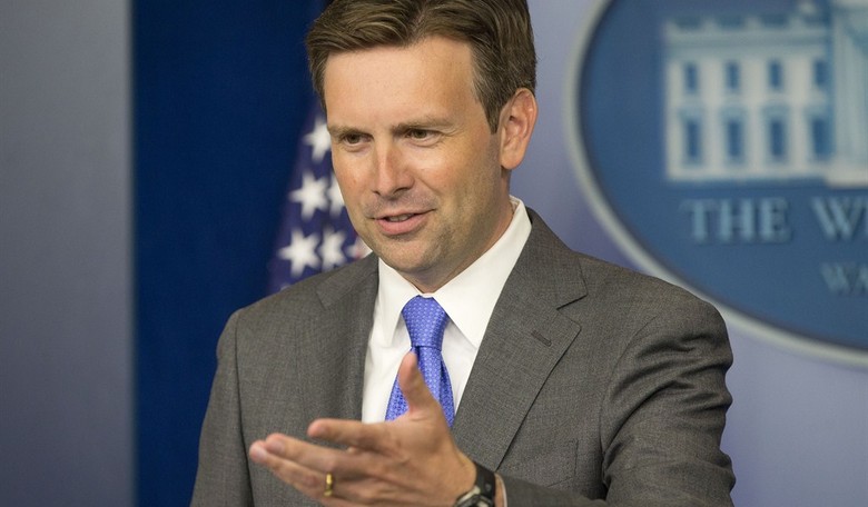 Josh Earnest Stumbles Through Another Press Conference 