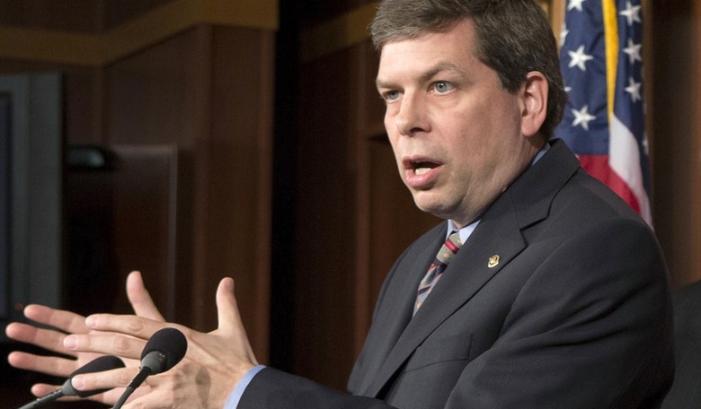 Begich More Inclined to Align Himself With Republican Senator Than Obama 