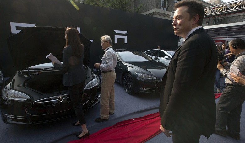 Elon Musk Wages War Against Big Government 