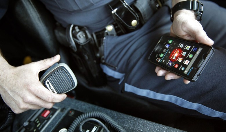 Man Shoots Robber after 911 Call Goes to Voicemail 