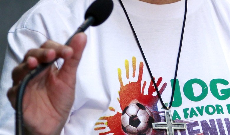 Hilarious: New York Times Discovers Christians Wear Cross Necklaces, Gets Mocked Into Next Week