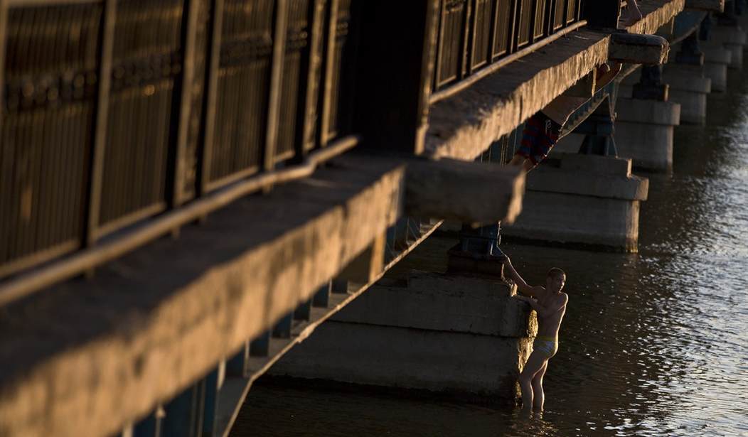 A Woman in Brazil Thought Bridge Jumping Would Be Thrilling, but Her Instructors Made a Fatal Error