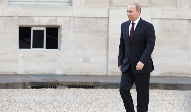 As Obama Delays, Russia Comes to Iraq's Defense 