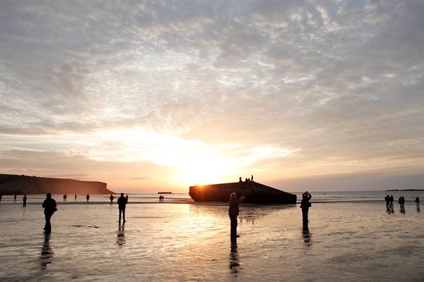 Great Britain: WWII Vet Escapes From Nursing Home, Visits Normandy 