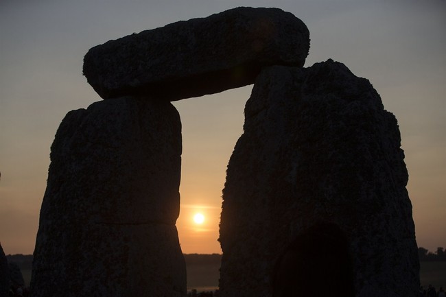 'Just Stop Oil' Activists Attack Stonehenge, Get Demolished by Historic Site's Account, Community Notes