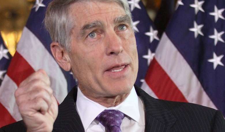 Democrat Demands 'Paycheck Fairness,' Pays Own Female Staff $9,800 Less Than Men