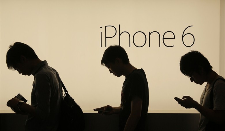 Yahoo Liberals Bemoan the "Racism" of Apple 