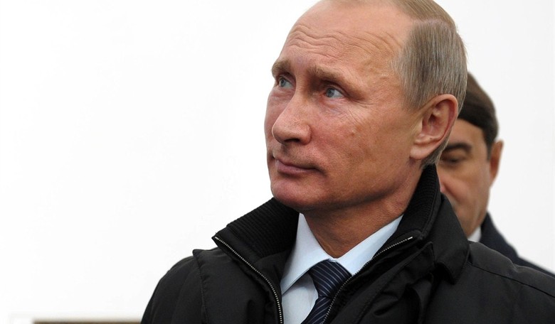 Putin Sells Guns while Obama Goes Golfing