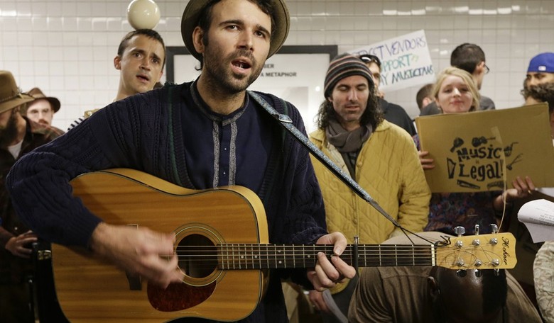 Dear Kurt, What Should I Do? I Think The Guy Shooting And Yelling About ISIS Is A Tea Partier 