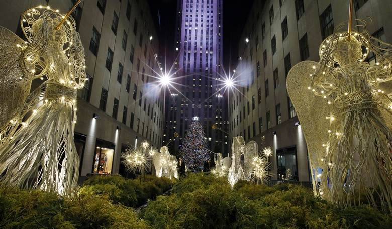PC Crowd Freaks Out Over "White Christmas"