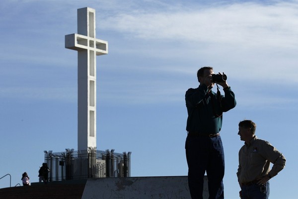 Holiday Poll: 75 Percent of Respondents Still See Themselves as Christ-Followers