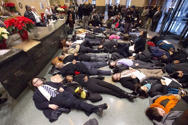 No Class: Ferguson Protesters Crash Veteran Ceremony