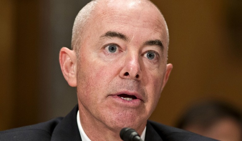DHS Backpedals After Mayorkas Says 'We're Taking a Very Close Look' at Vaccine Passports