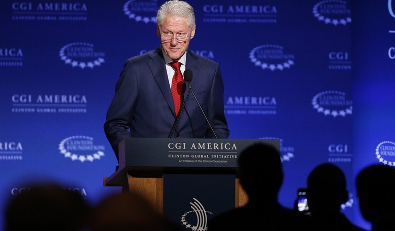 Top Dems Want to See Clintons 'Sever Ties' from Their Foundation 
