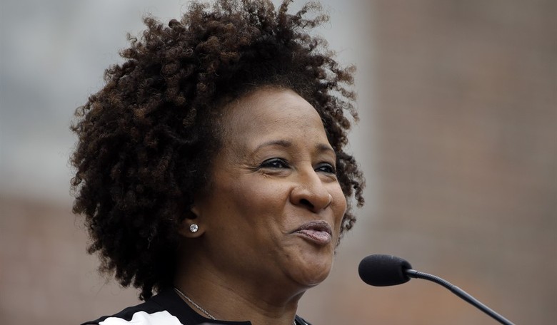 Wanda Sykes Admits She’s Racist and Sexist… Gets Cheered