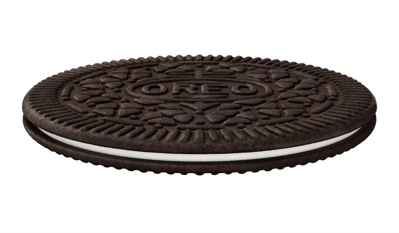 One Mom Tried to Ban Oreos From the Entire Class Lunchbox — and the Group Chat Went Nuclear