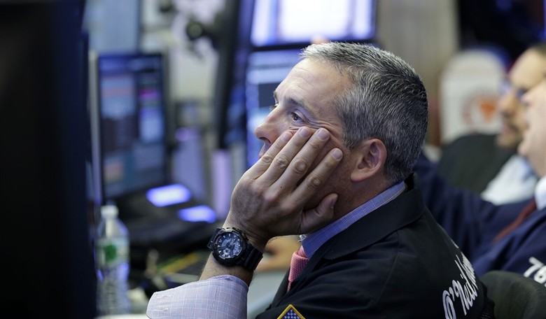 Market Waves Red Flags In Oil And Tech