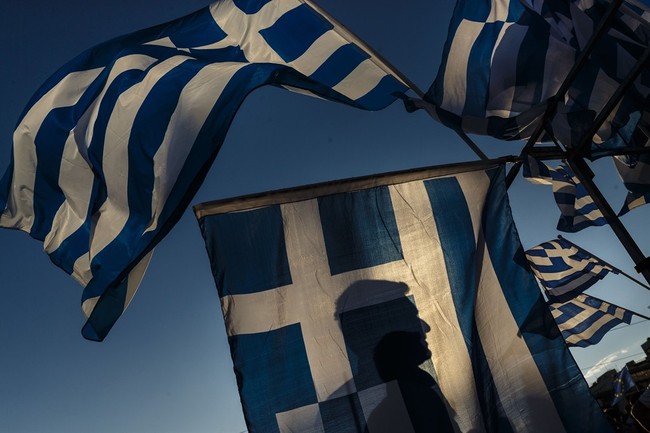 TikTok Activist Tears Down Greek Flags at New Jersey Restaurant After Misidentifying Them as Israeli