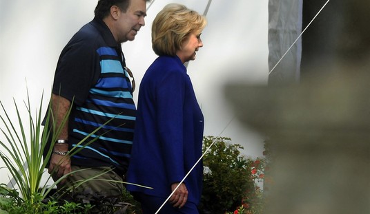 Hillary Clinton, the Candidate, Has an Access Problem