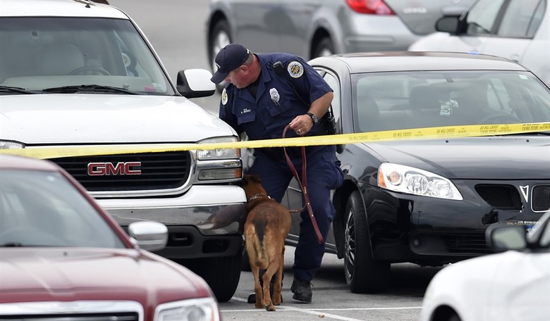 Disturbing: Naked Gunman Kills Three in a Waffle House 
