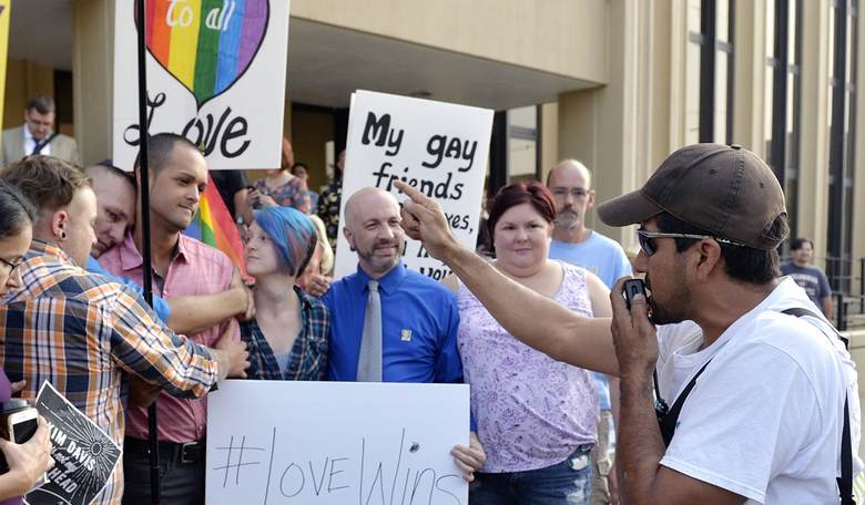Fight Continues: Kentucky Clerk's Lawyer Says Marriage Licenses Void Without Davis' Authorization 