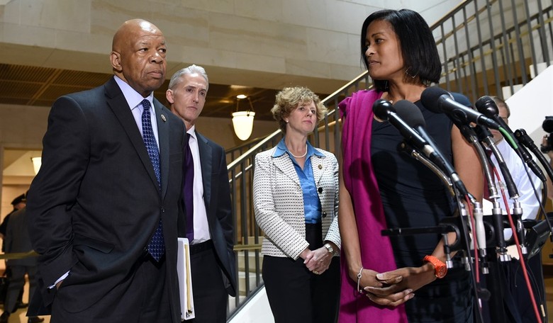 Former Clinton Chief of Staff Walks Out of FBI Interview Due to 'Off-limits Topic'