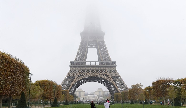 More Arrests Overnight As Paris Stands For A Minute's Silence