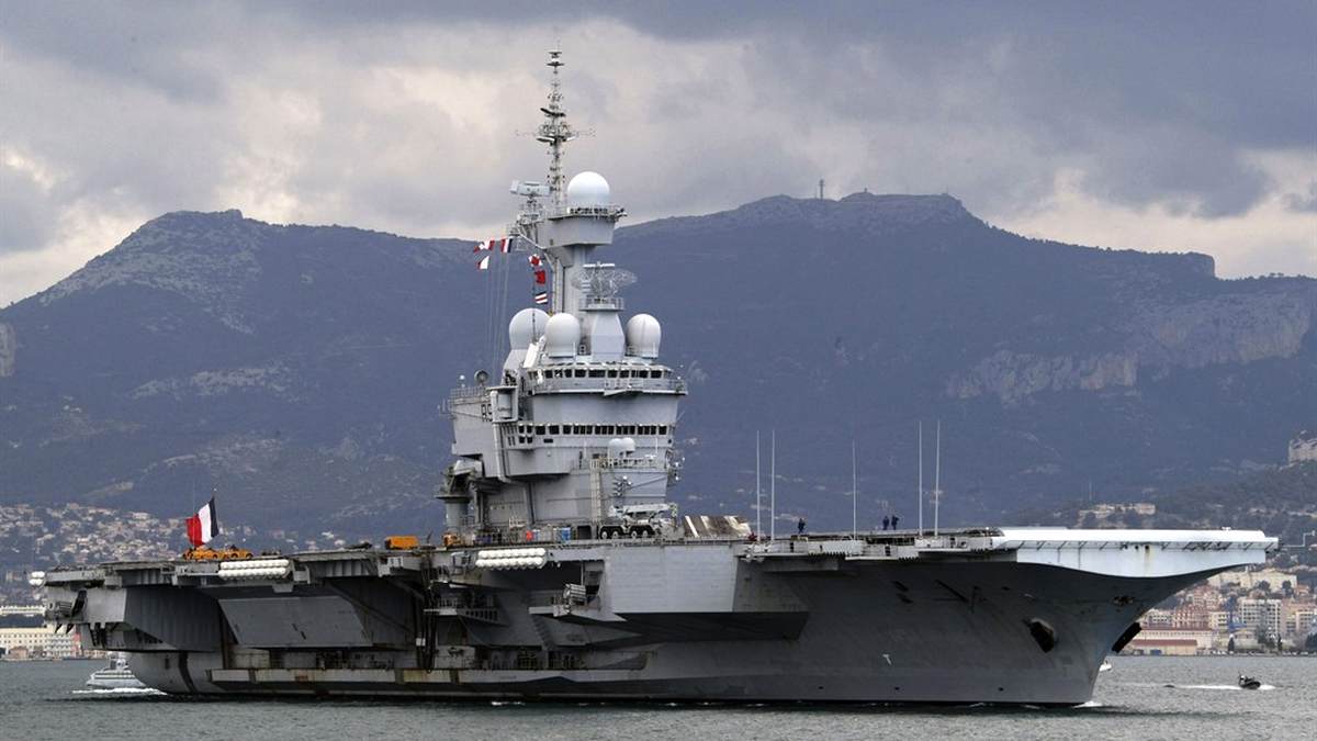France repositions carrier for possible Hormuz security mission
