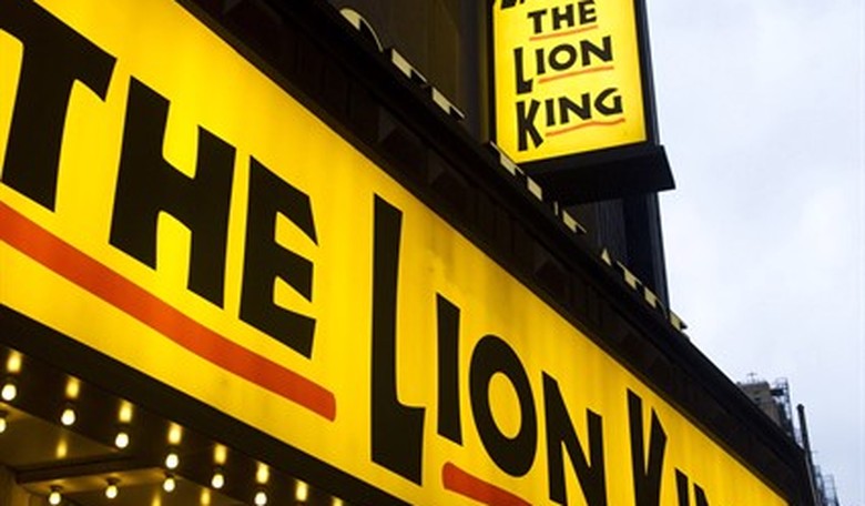 The Lying King: Comfy City Cat Overlooks His Kingdom Set to Music of a Disney Classic (WATCH)