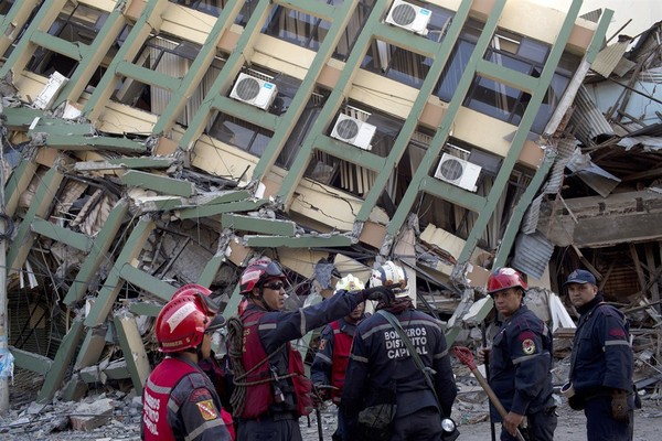 Caracas in Ruins: Up to 100,000 Feared Dead As Massive Earthquakes Rock Venezuela