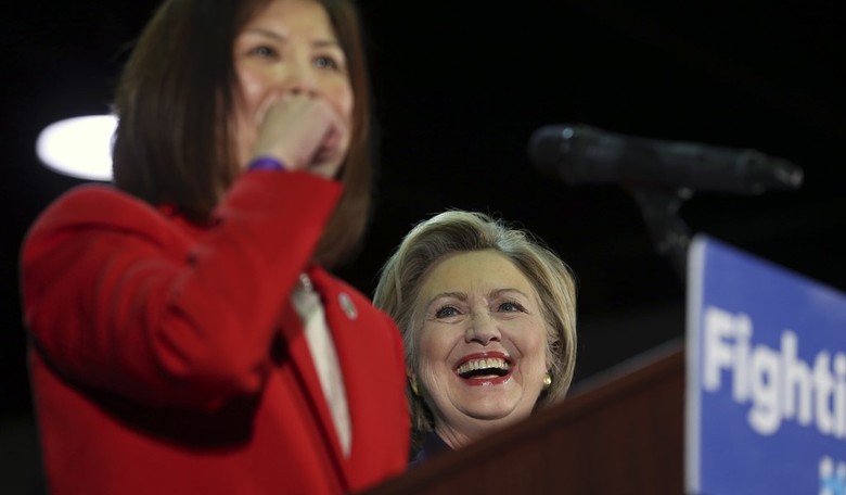 The Conservative Crackup Makes Way for Hillary's Crackup