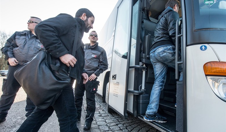 Sweden To Deport 80,000 Refugees 