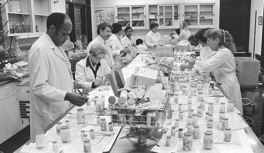 Are We Finally Close to Finding Out Who Was Behind the 1982 Tylenol Murders?