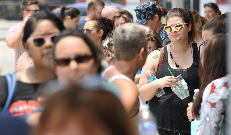 Watch: Hundreds Show Up to Donate Blood to Orlando Victims 