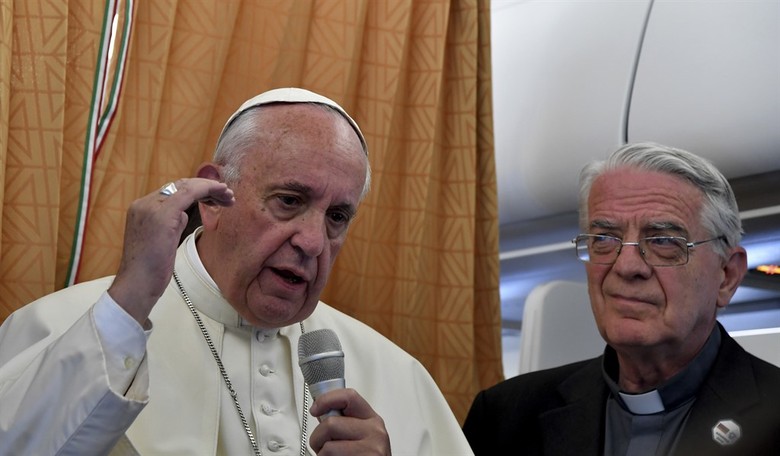 Pope Stands By 'Genocide' Remark, Says Christians Should Ask Gays For Forgiveness
