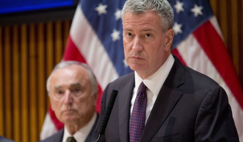 De Blasio Defends Sanctuary Cities After Illegal Immigrant Victims' Families Join Trump Onstage