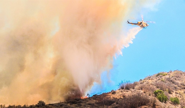 Shelter-In-Place in Effect in Santa Clarita, California As Max Fire Breaks Out
