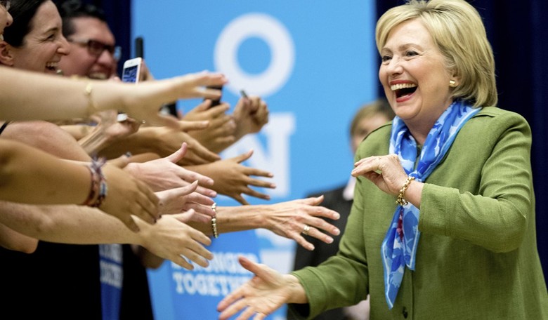 Former Republican Governor Endorses Clinton