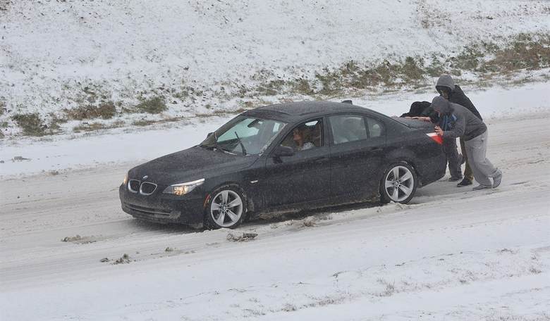 Feel-Good Friday: Four Men Help a Woman Who Skidded Off the Road, Proving Winter Samaritans Are the Best