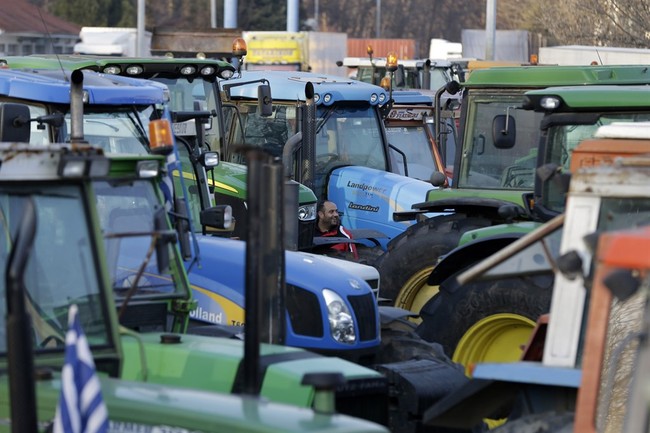 Dutch farmers protest strict nitrogen cuts threatening livestock and farming futures in 2026.