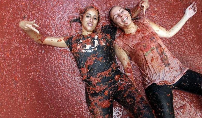 Tomato Therapy: Thousands of Spaniards Pulp Each Other in a Saucy Smackdown